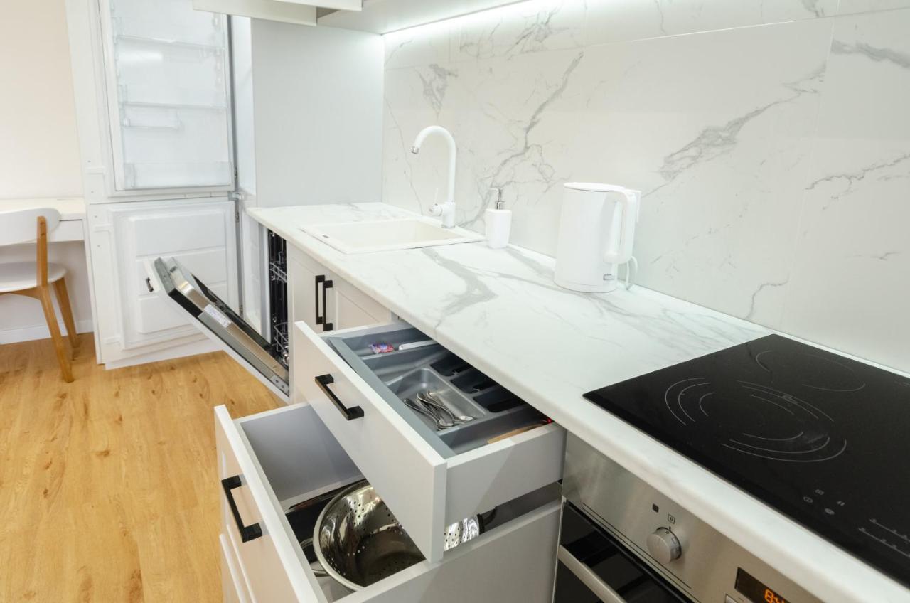 Petrovdom Ж38 In Luxury Apartments At 68 Zhylyanska Street,38 Perlyna كييف المظهر الخارجي الصورة